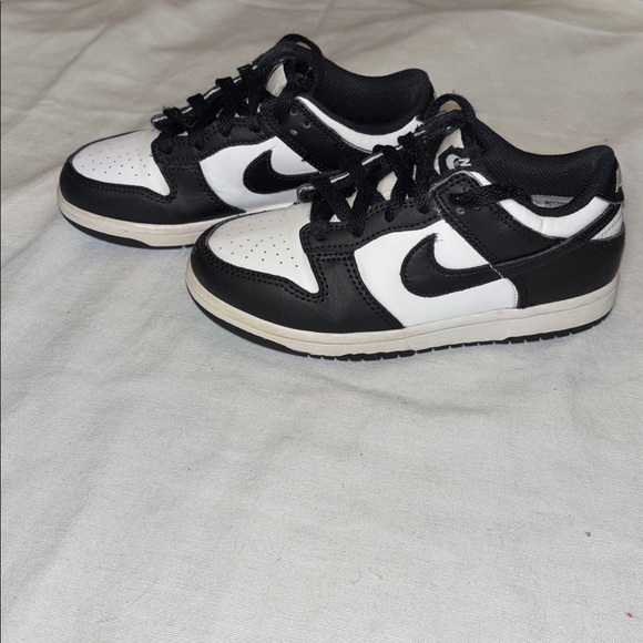 Nike Dunks Black and White Low-Tops - Picture 4 of 7